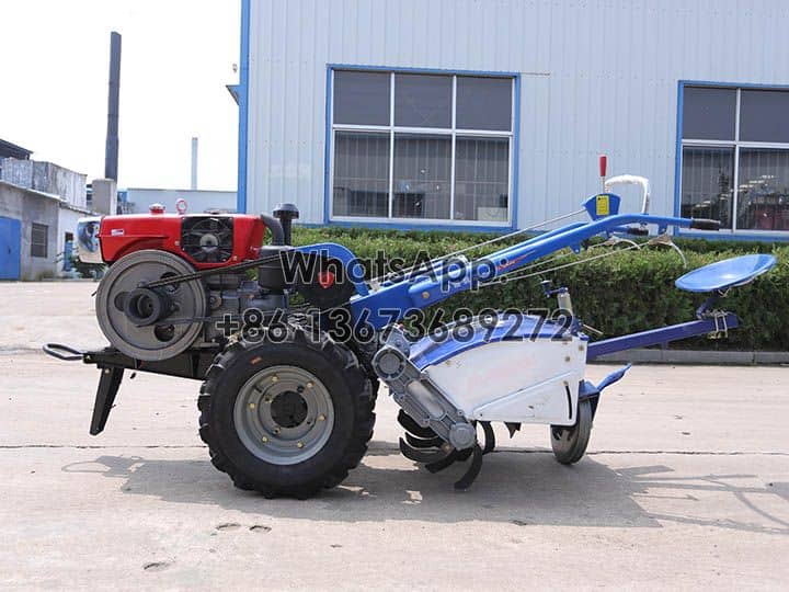 Walking type tractor with rotovator